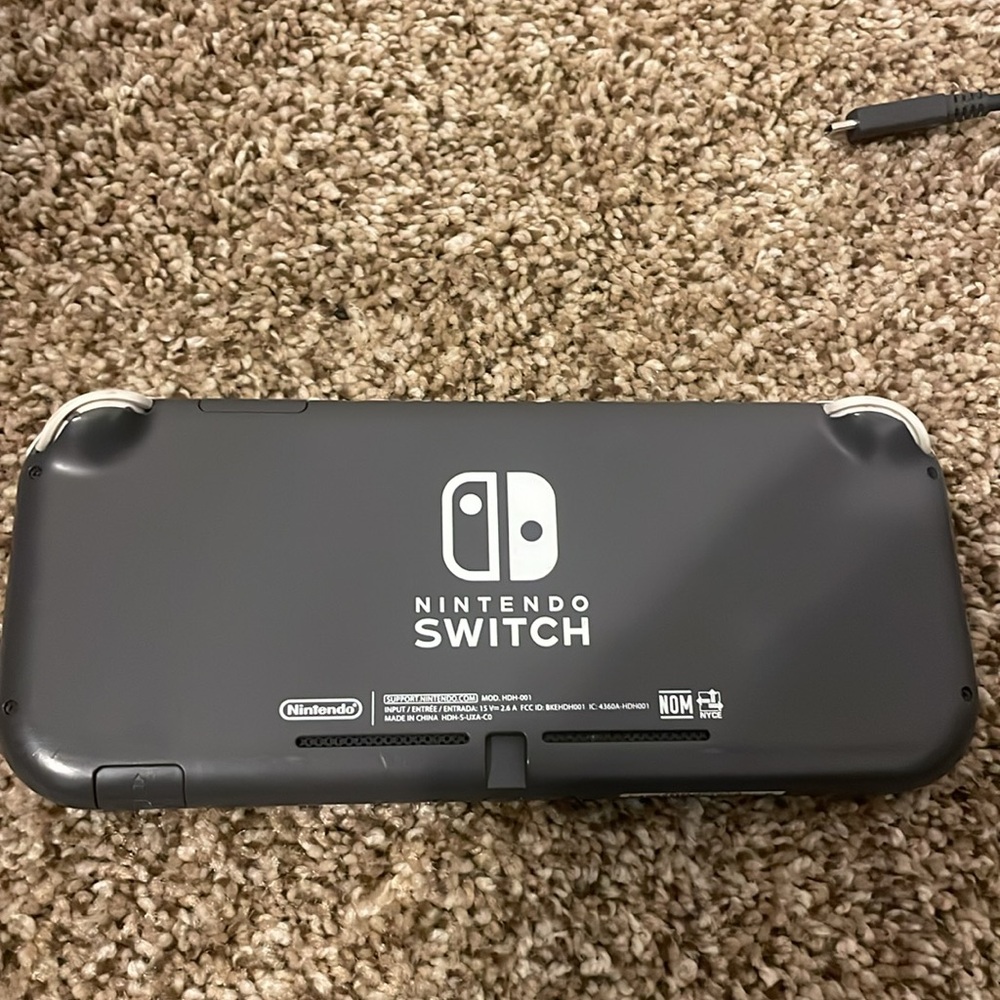 Nintendo Switch Lite - Picture 2 of 7